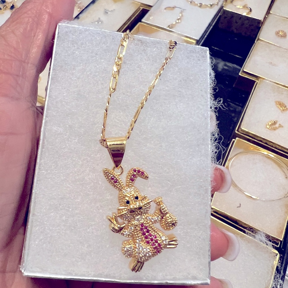 Rabbit charm 18 kts gold filled with chain